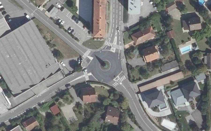 Vue aérienne du Rond-point anonyme n°620260755