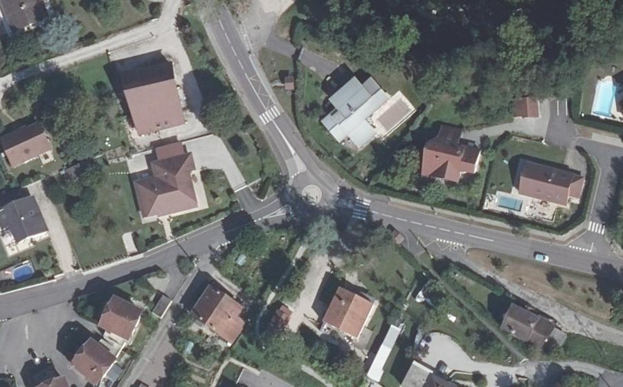 Vue aérienne du Rond-point anonyme n°620260771