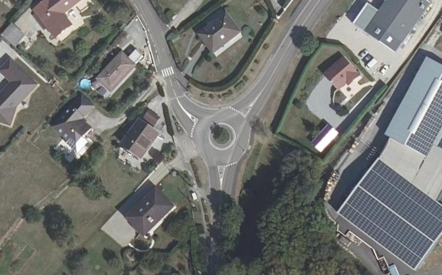 Vue aérienne du Rond-point anonyme n°620286026