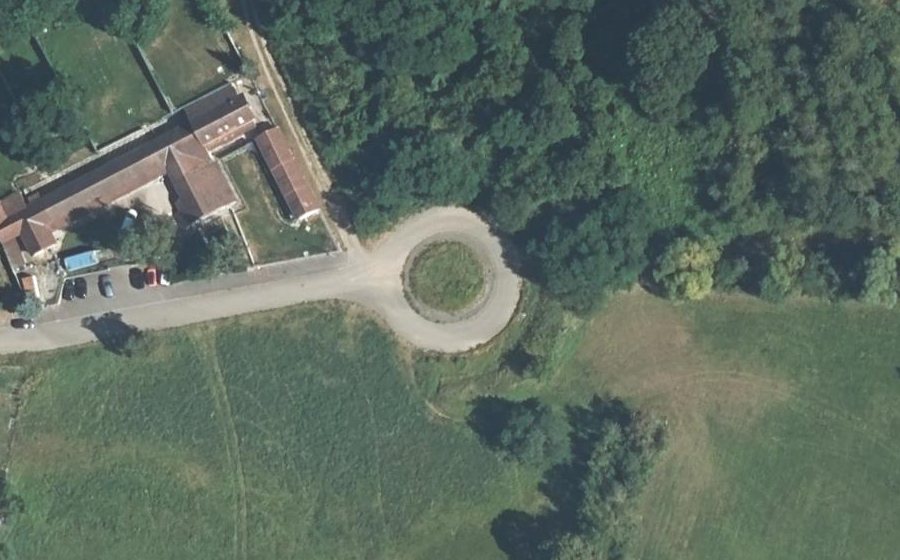 Vue aérienne du Rond-point anonyme n°62045141