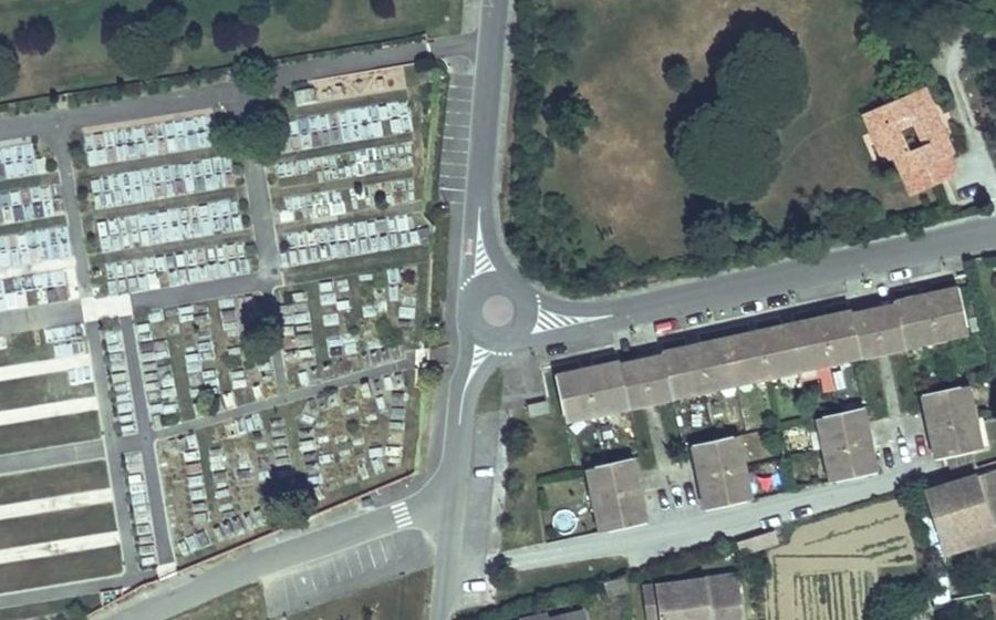 Vue aérienne du Rond-point anonyme n°620589628