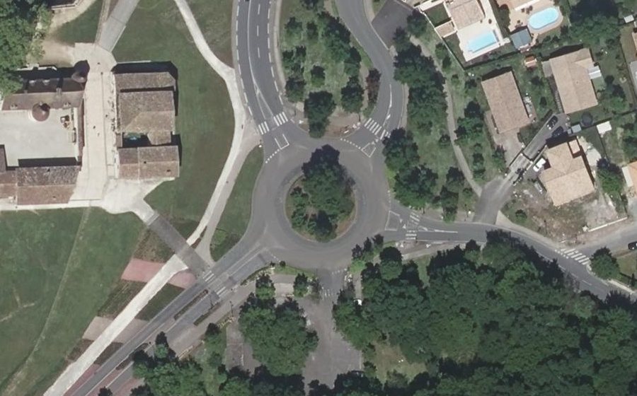 Vue aérienne du Rond-point anonyme n°620651080