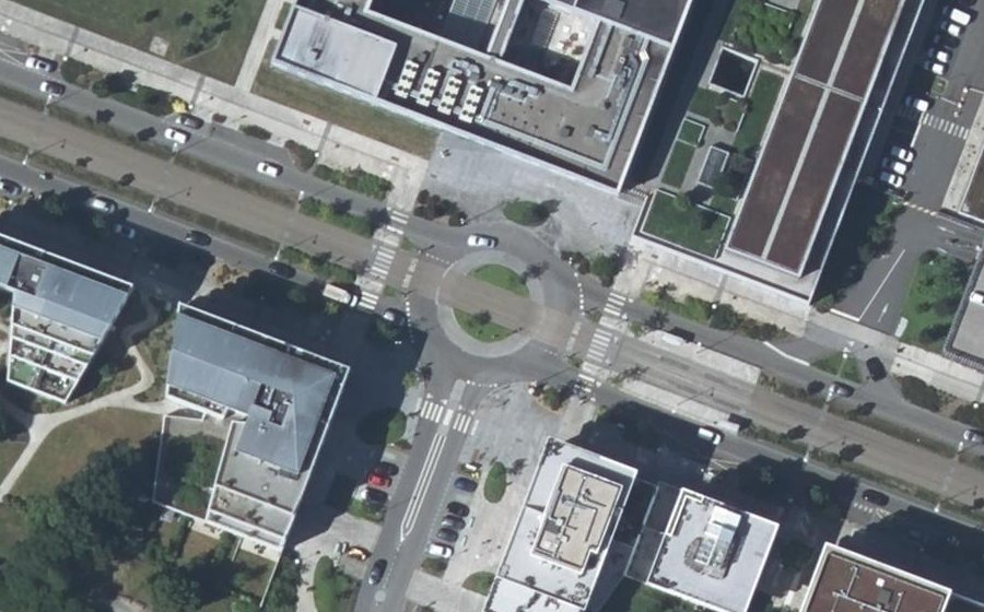 Vue aérienne du Rond-point anonyme n°620700615