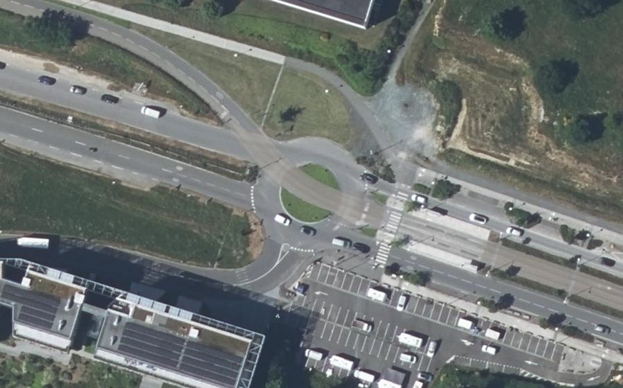 Vue aérienne du Rond-point anonyme n°620700620
