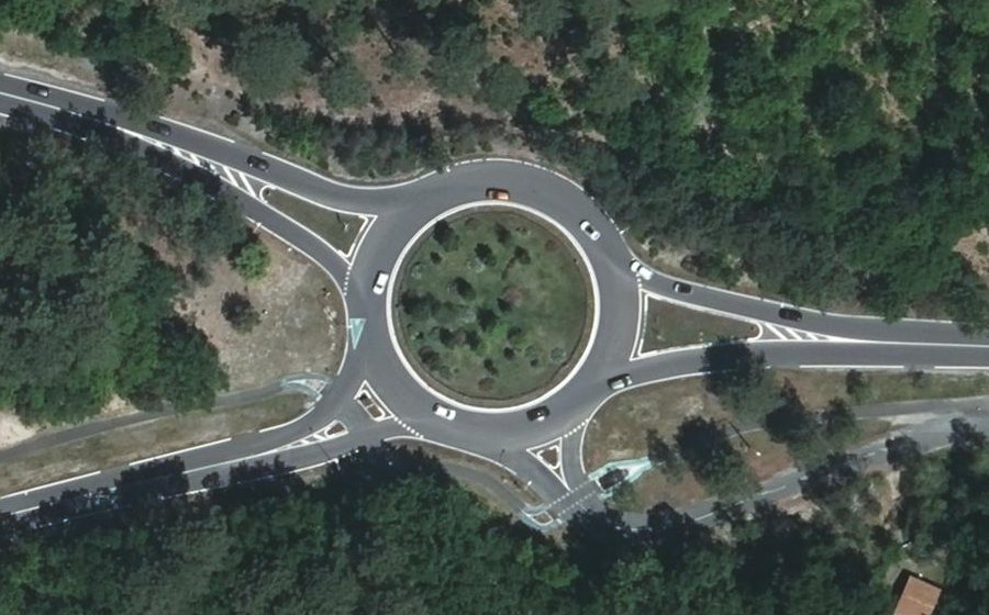 Vue aérienne du Rond-point anonyme n°62081088