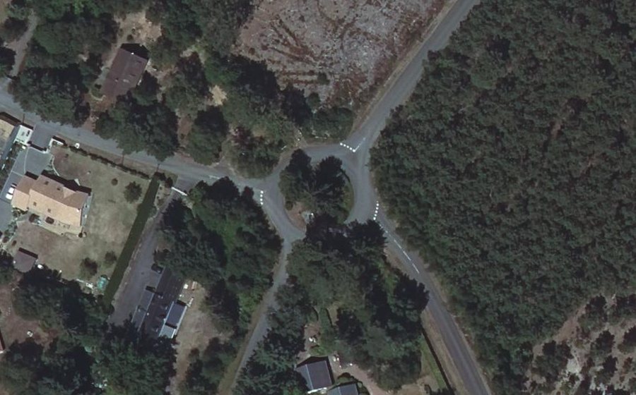 Vue aérienne du Rond-point anonyme n°62082840