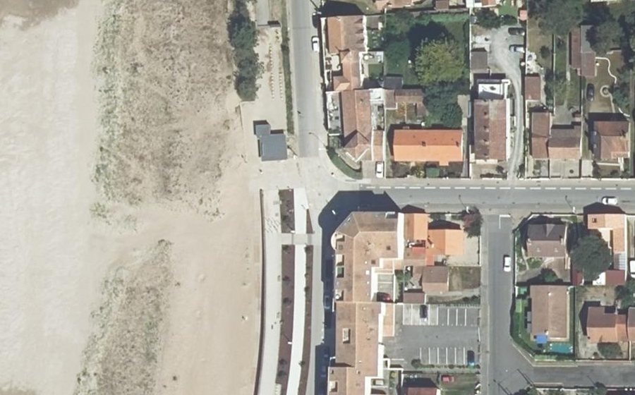 Vue aérienne du Rond-point anonyme n°620848845