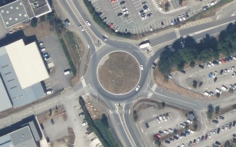 Vue aérienne du Rond-point anonyme n°62094623