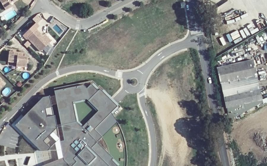 Vue aérienne du Rond-point anonyme n°620985306