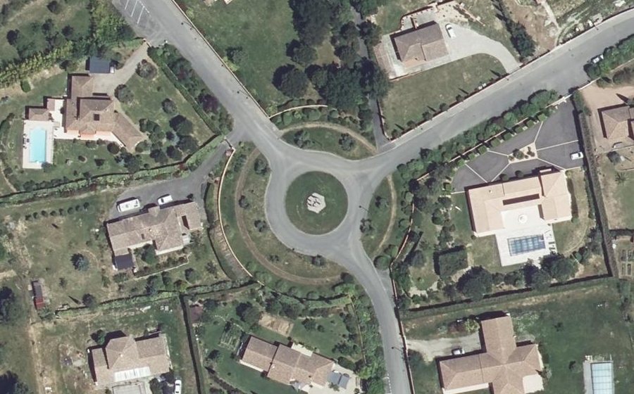 Vue aérienne du Rond-point anonyme n°62110715