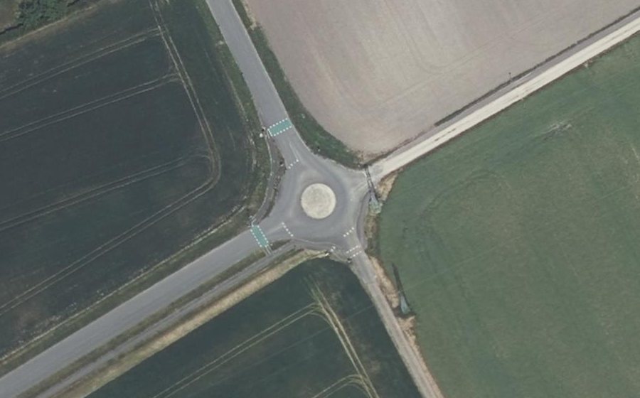 Vue aérienne du Rond-point anonyme n°621211949