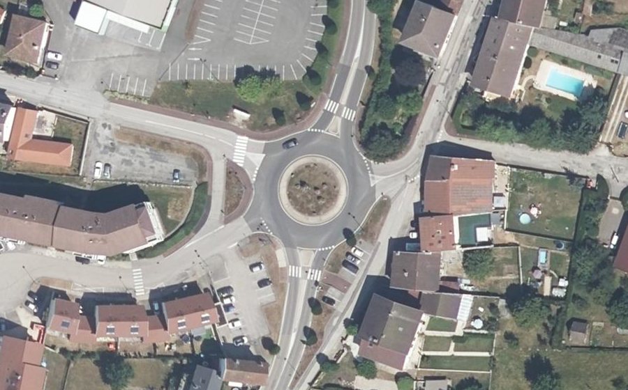 Vue aérienne du Rond-point anonyme n°62160896