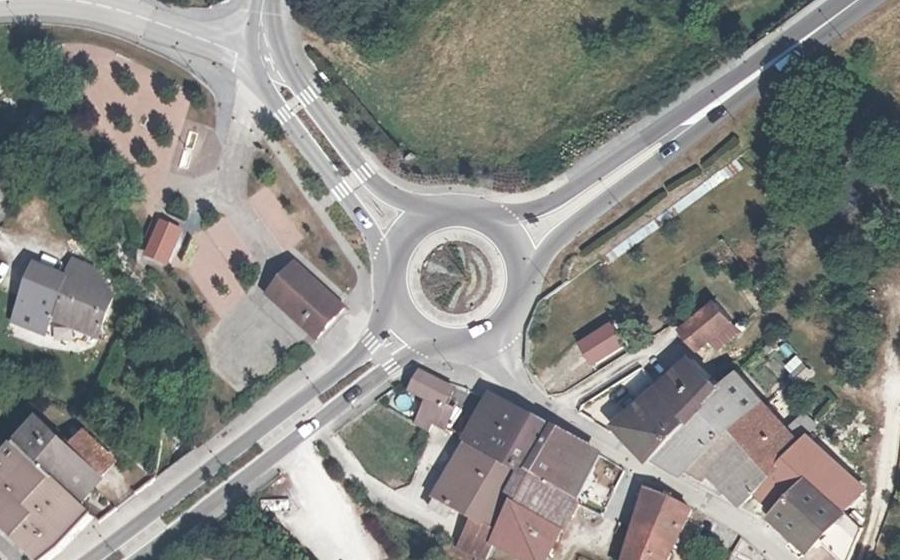 Vue aérienne du Rond-point anonyme n°62160928