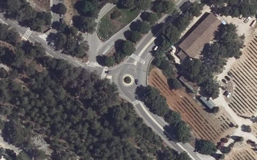 Vue aérienne du Rond-point anonyme n°621621244