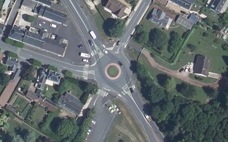 Vue aérienne du Rond-point anonyme n°621761001