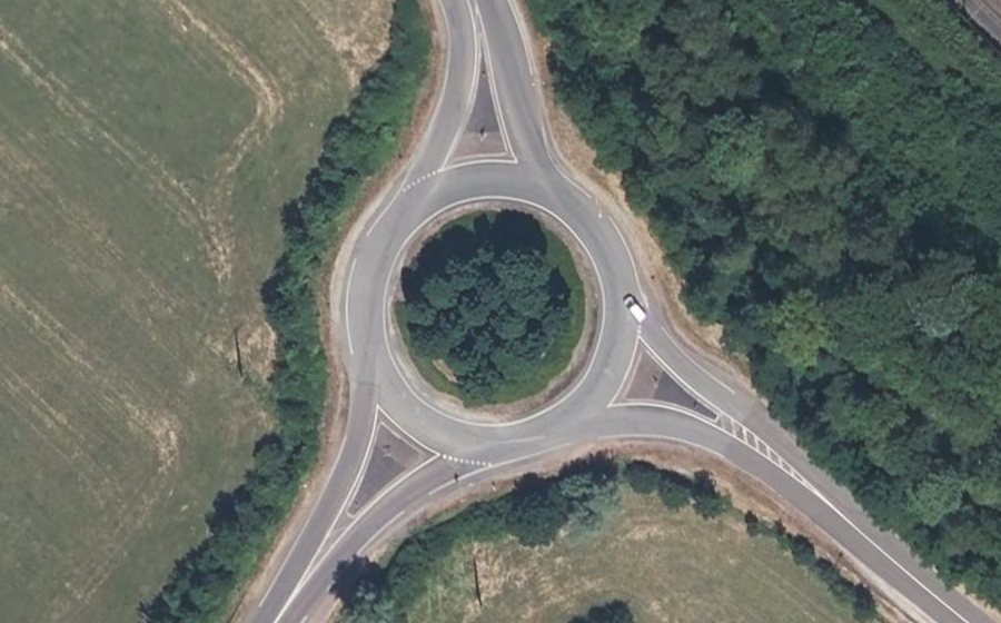 Vue aérienne du Rond-point anonyme n°62183925