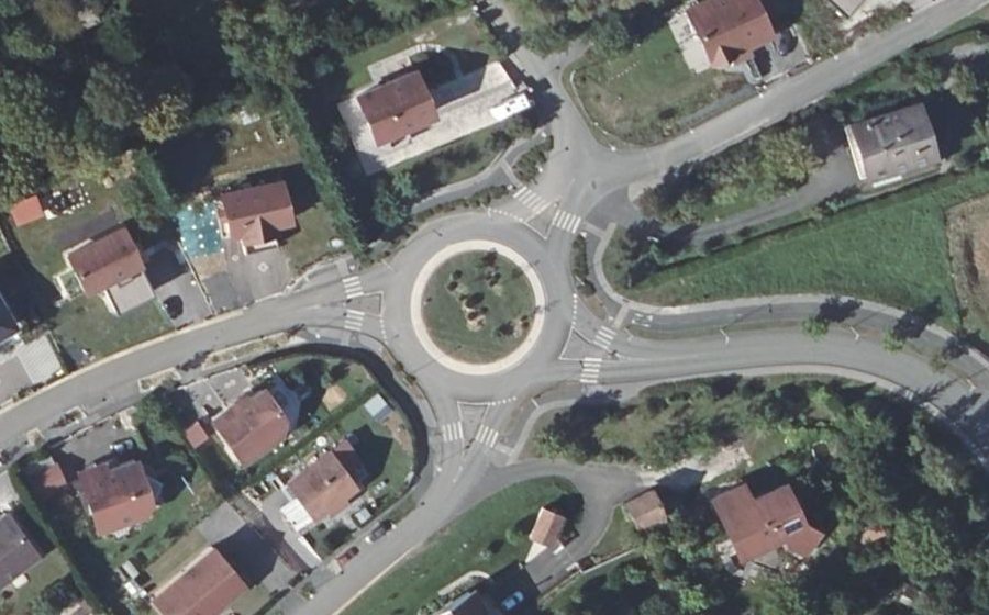 Vue aérienne du Rond-point anonyme n°62184232