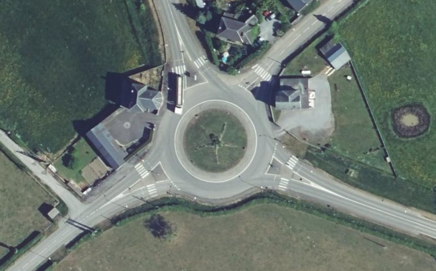 Vue aérienne du Rond-point anonyme n°62186145