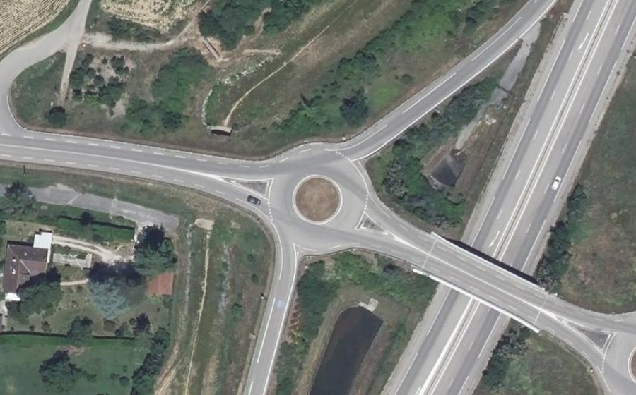 Vue aérienne du Rond-point anonyme n°62191040