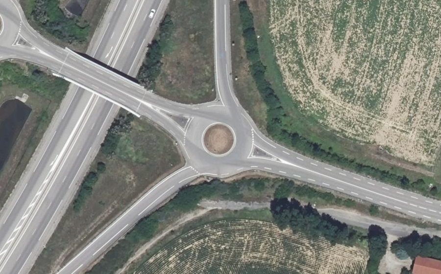 Vue aérienne du Rond-point anonyme n°62191045