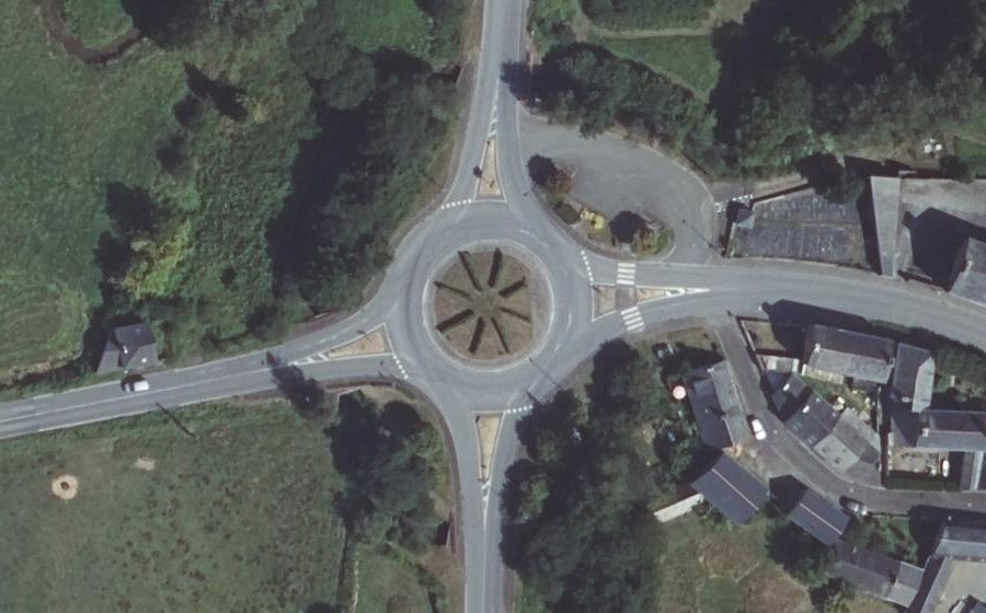 Vue aérienne du Rond-point anonyme n°621981607