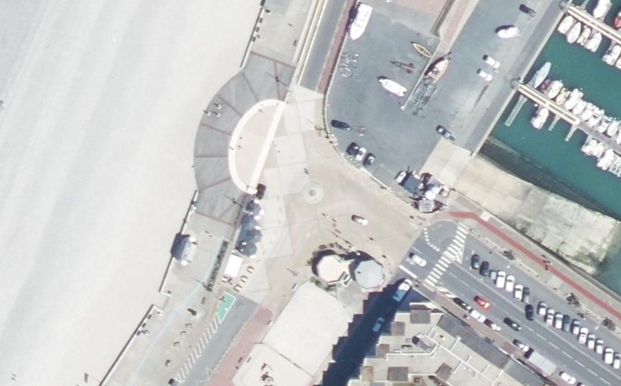 Vue aérienne du Rond-point anonyme n°622098635