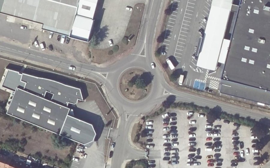 Vue aérienne du Rond-point anonyme n°622101770