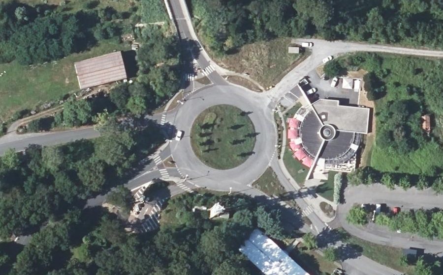Vue aérienne du Rond-point anonyme n°62213995