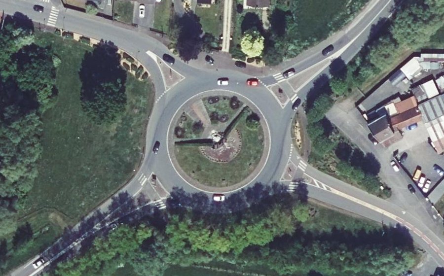 Vue aérienne du Rond-point anonyme n°62216891