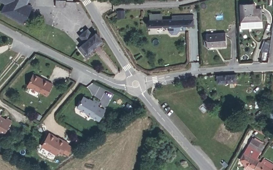 Vue aérienne du Rond-point anonyme n°622253874