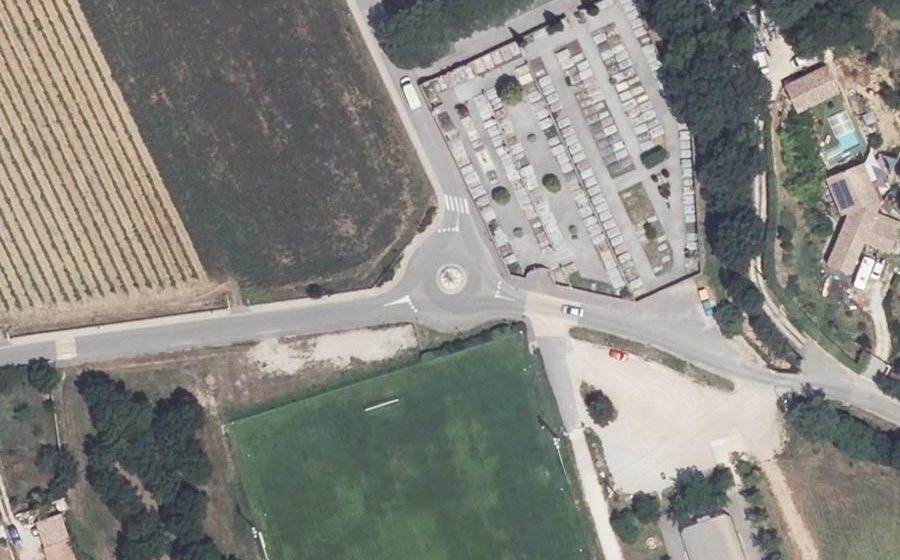 Vue aérienne du Rond-point anonyme n°622256761
