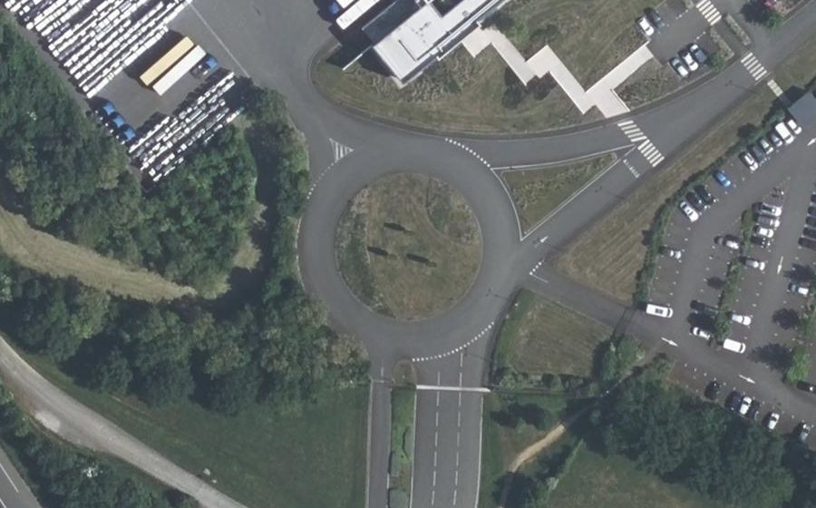 Vue aérienne du Rond-point anonyme n°622440156