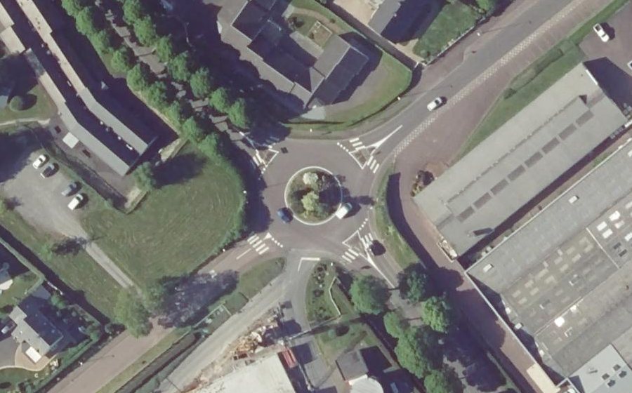 Vue aérienne du Rond-point anonyme n°622450840