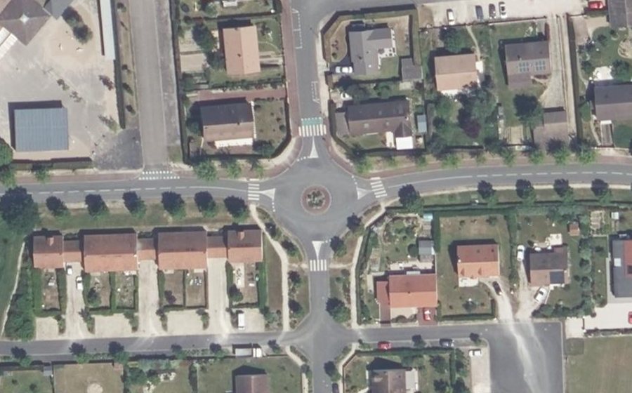 Vue aérienne du Rond-point anonyme n°622484349