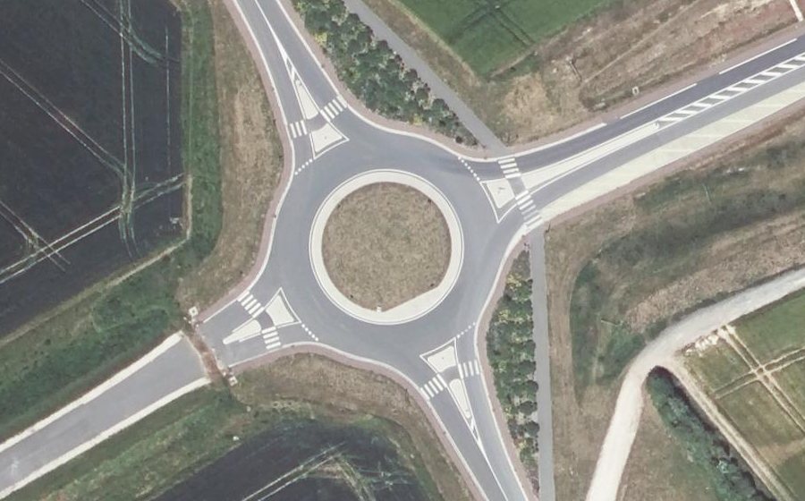 Vue aérienne du Rond-point anonyme n°622495397