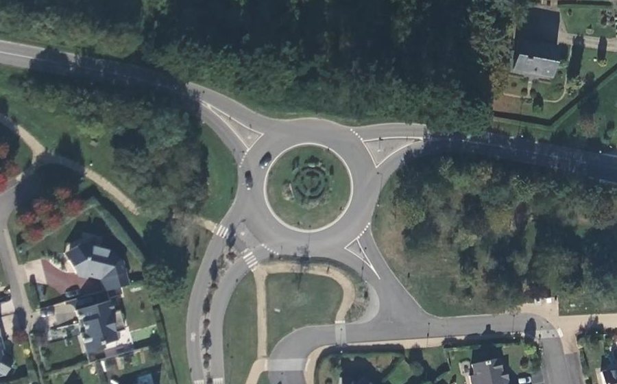 Vue aérienne du Rond-point anonyme n°622701836