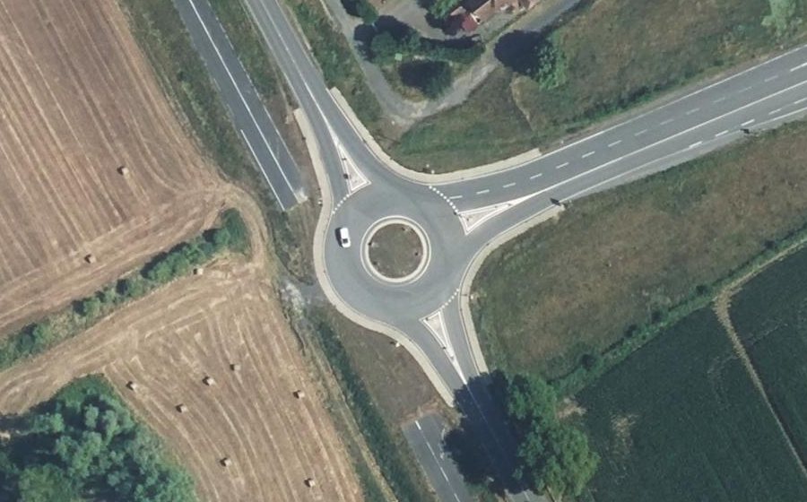 Vue aérienne du Rond-point anonyme n°622899373