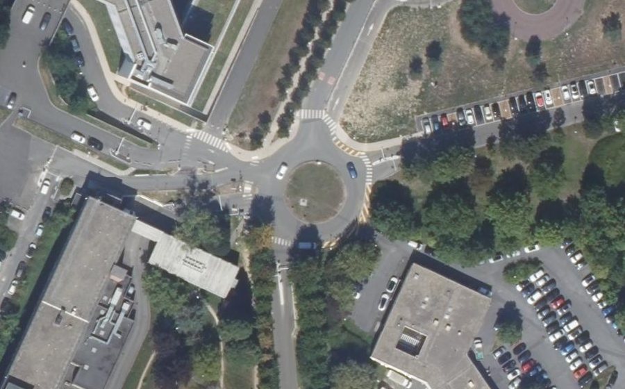 Vue aérienne du Rond-point anonyme n°622909088
