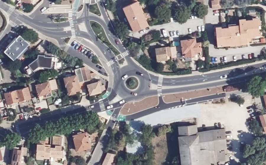 Vue aérienne du Rond-point anonyme n°623024704