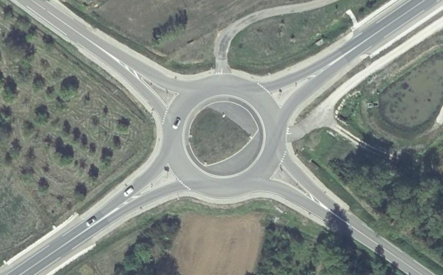 Vue aérienne du Rond-point anonyme n°623071778