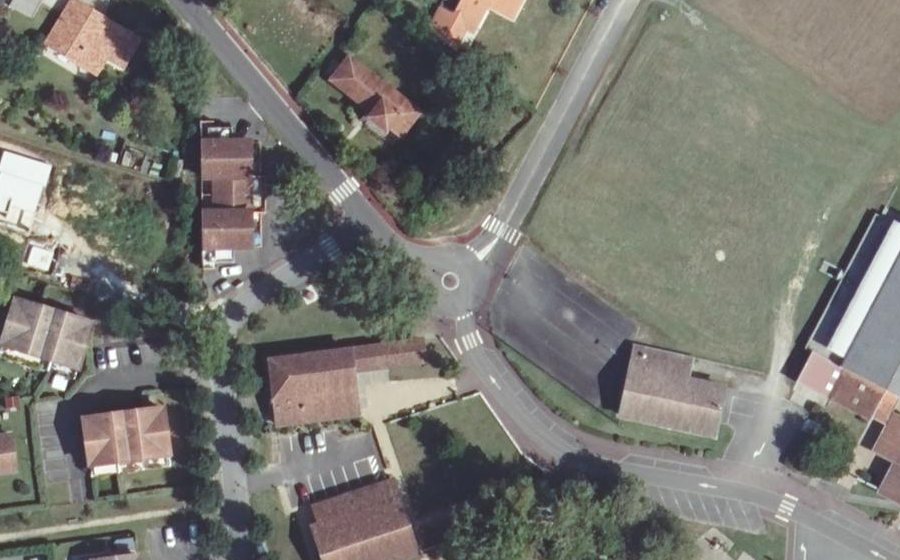 Vue aérienne du Rond-point anonyme n°623403497