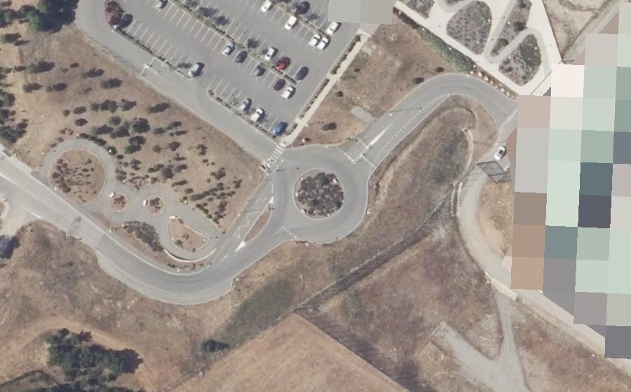 Vue aérienne du Rond-point anonyme n°623473791