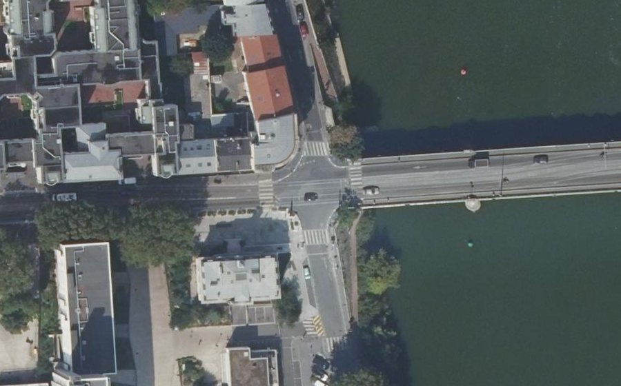 Vue aérienne du Rond-point anonyme n°623583516
