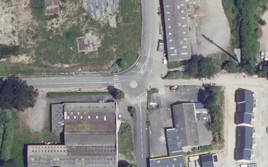 Vue aérienne du Rond-point anonyme n°623585244