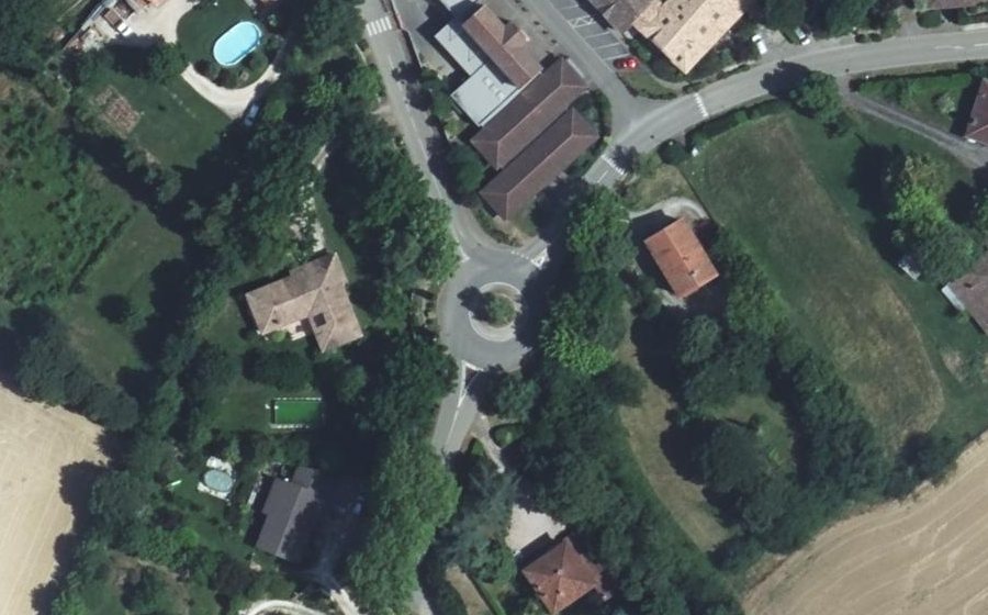 Vue aérienne du Rond-point anonyme n°62377922