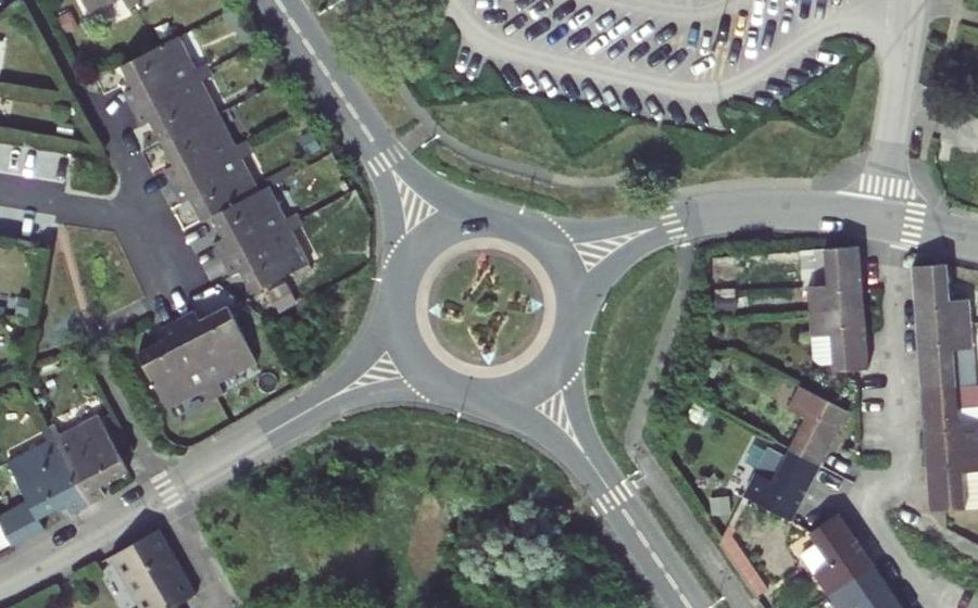 Vue aérienne du Rond-Point des Victimes de l'Amiante