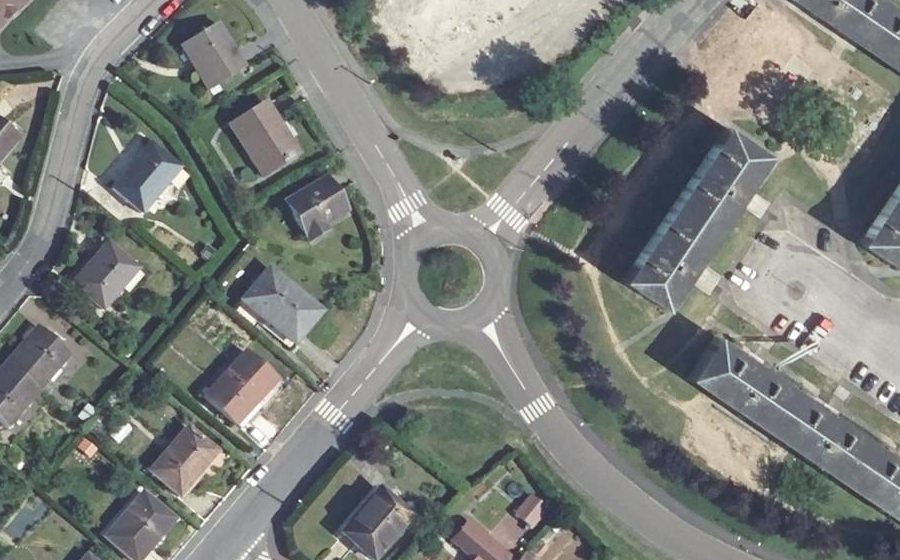 Vue aérienne du Rond-point anonyme n°62414457
