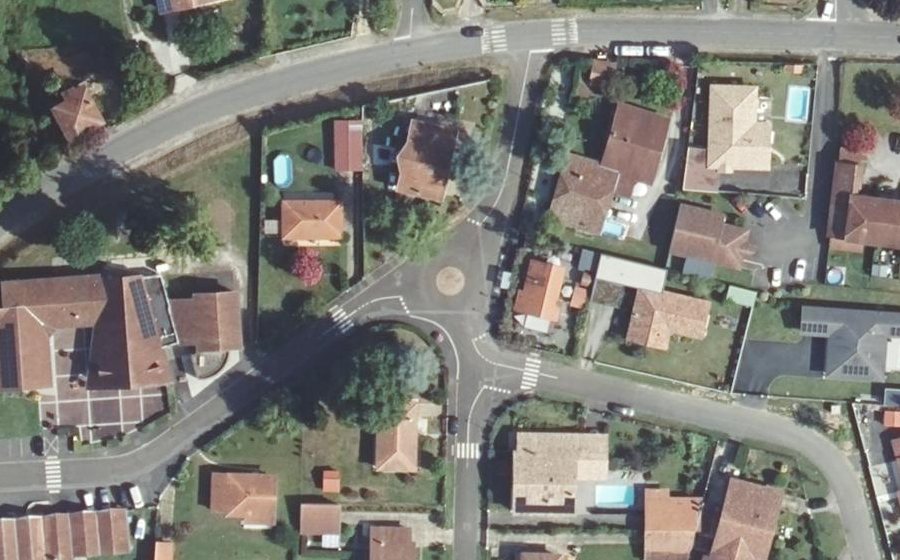 Vue aérienne du Rond-point anonyme n°624213297