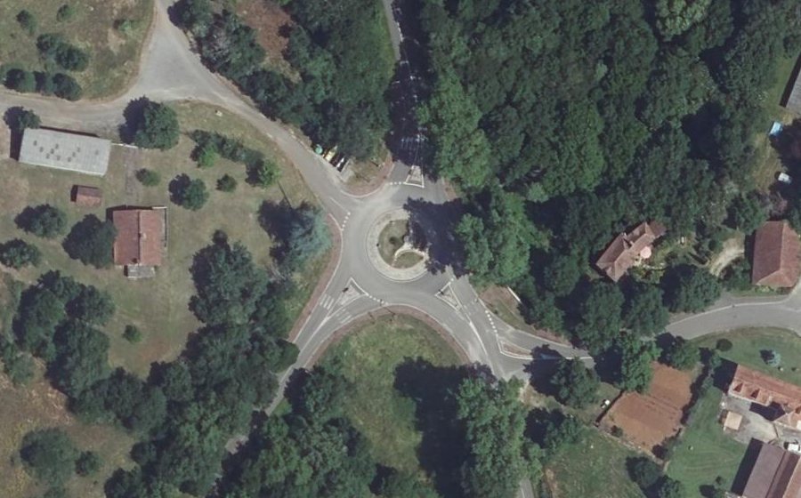 Vue aérienne du Rond-point anonyme n°624425978