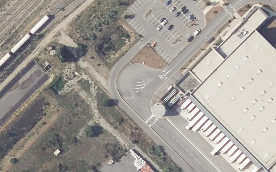 Vue aérienne du Rond-point anonyme n°624478030